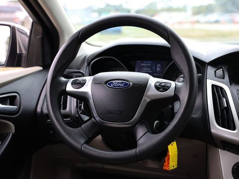 Used 2014 Ford Focus SE FWD image 27
