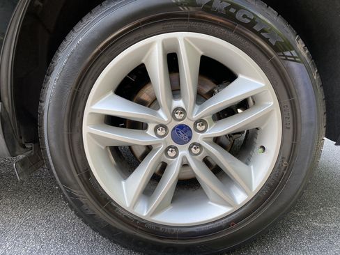 Used 2018 Ford Edge SEL FWD image 13