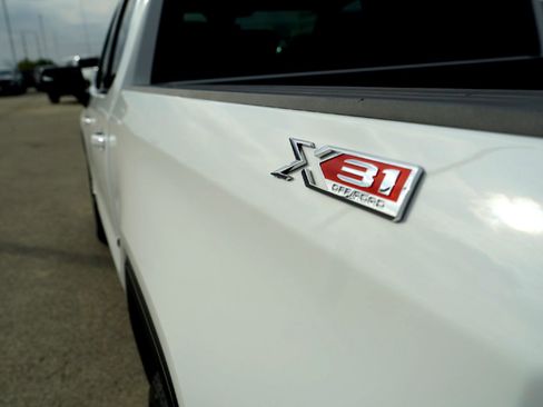 Used 2024 GMC Sierra 1500 SLE image 11