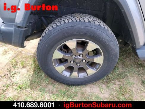 Used 2018 Jeep Wrangler Unlimited Sahara w/ Dual Top Group AWD/4WD image 7