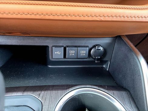 Used 2021 Toyota Highlander Platinum AWD/4WD image 16