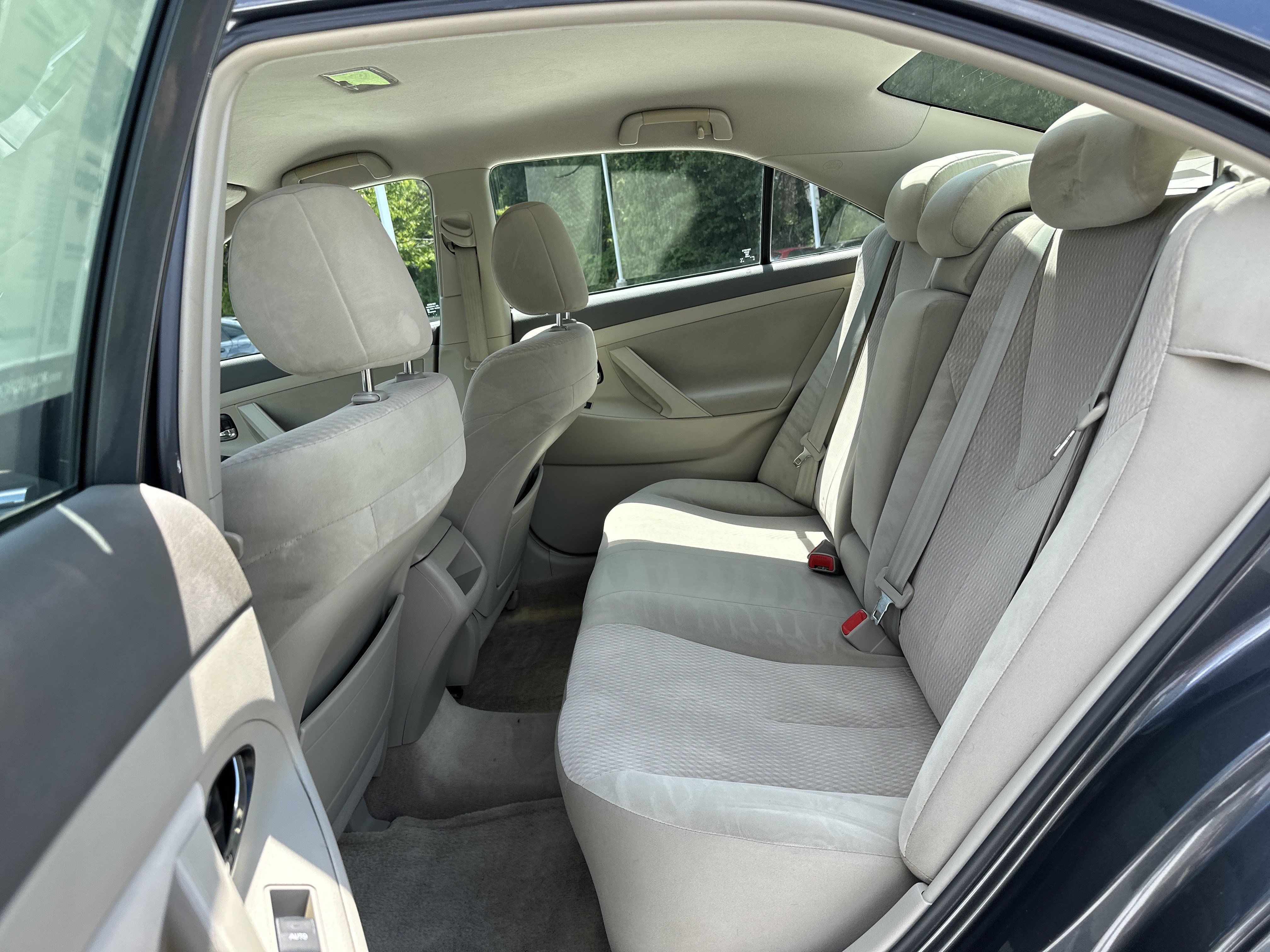 Used 2010 Toyota Camry LE FWD image 31