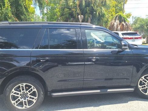 Used 2025 Ford Expedition Active AWD/4WD image 3
