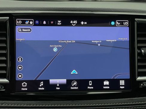 Used 2025 Chrysler Pacifica Limited FWD image 28