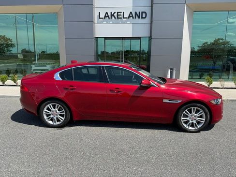 Used 2017 Jaguar XE Premium RWD image 4
