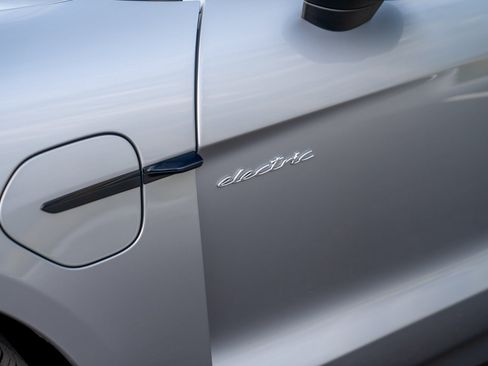 Certified 2025 Porsche Taycan AWD/4WD image 29