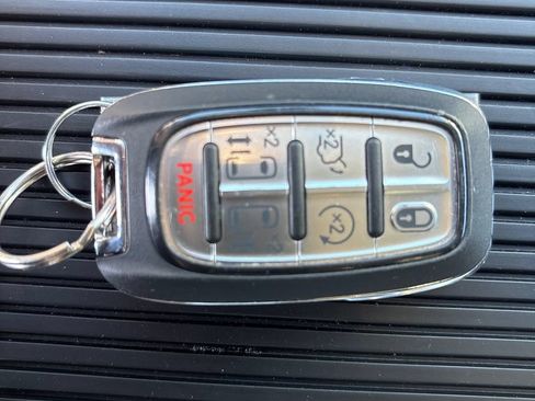 Used 2023 Chrysler Pacifica Touring-L FWD image 14