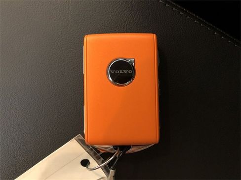 Used 2025 Volvo XC90 B6 Plus image 36