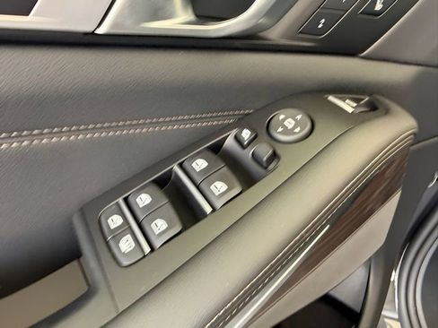 Used 2026 BMW X7 xDrive40i image 23