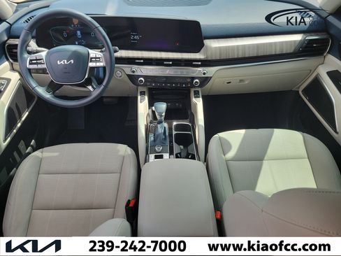 Certified 2025 Kia Telluride EX w/ EX Captain's Chair Package FWD image 17