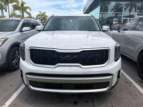 Used 2025 Kia Telluride LX FWD image 3