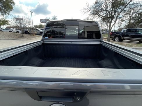 Used 2024 Nissan Titan SV w/ SV Convenience Package image 25