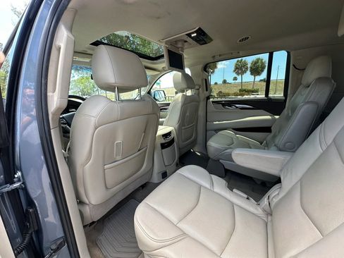 Used 2016 Cadillac Escalade ESV Luxury AWD/4WD image 34