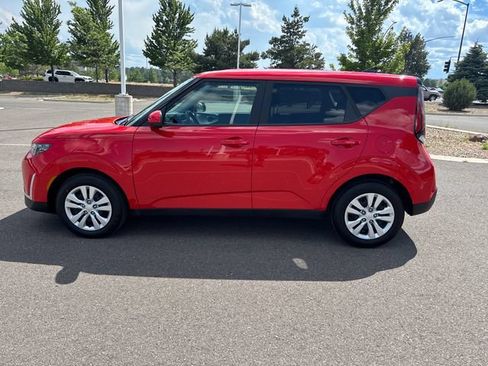 Used 2025 Kia Soul LX FWD image 6
