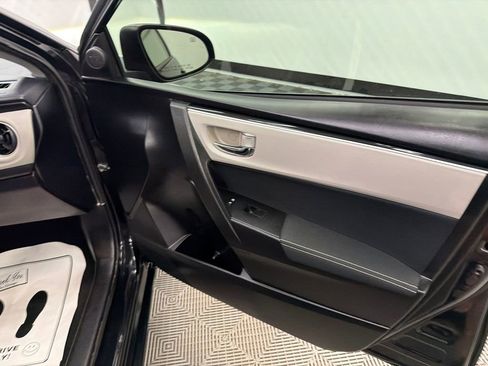 Used 2018 Toyota Corolla LE FWD image 14