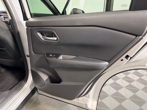 Used 2025 Nissan Rogue SV FWD image 29