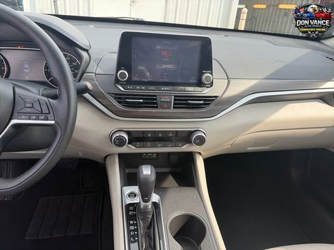 Used 2025 Nissan Altima 2.5 SV FWD image 17