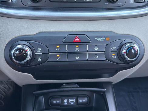 Used 2017 Kia Sorento LX image 24