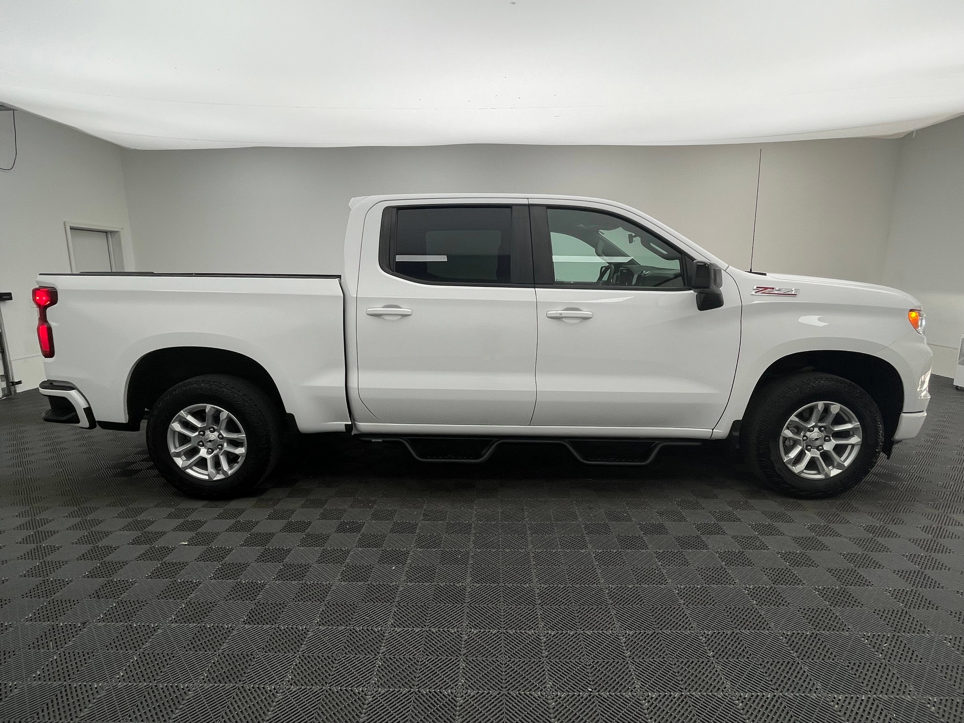 Used 2024 Chevrolet Silverado 1500 RST AWD/4WD image 6