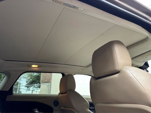 Used 2016 Land Rover Range Rover Evoque SE image 23