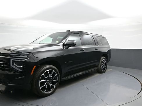 Used 2026 Chevrolet Suburban RST w/ Comfort Package AWD/4WD image 10