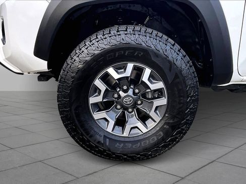 Certified 2021 Toyota Tacoma TRD Off-Road image 10