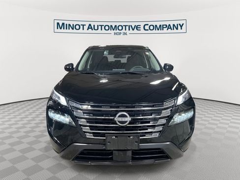 Used 2024 Nissan Rogue S AWD/4WD image 3