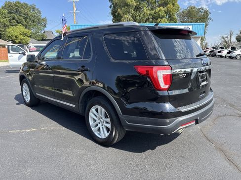 Used 2018 Ford Explorer XLT w/ Equipment Group 202A image 10