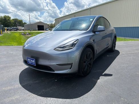 Used 2024 Tesla Model Y Long Range AWD/4WD image 8