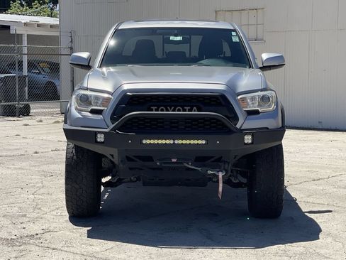 Used 2017 Toyota Tacoma TRD Off-Road AWD/4WD image 35