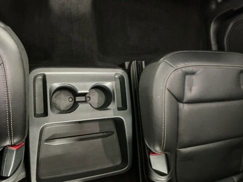 Used 2020 Ford Explorer XLT w/ Equipment Group 202A AWD/4WD image 35