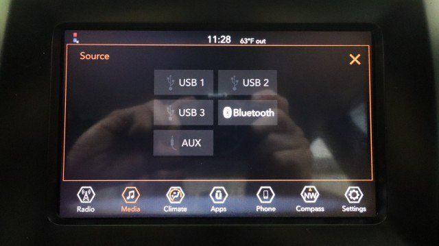 Used 2020 Jeep Cherokee Latitude Plus FWD image 15