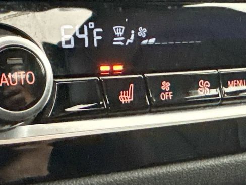 Used 2023 BMW 530i xDrive 530i xDrive w/ Premium Package image 22