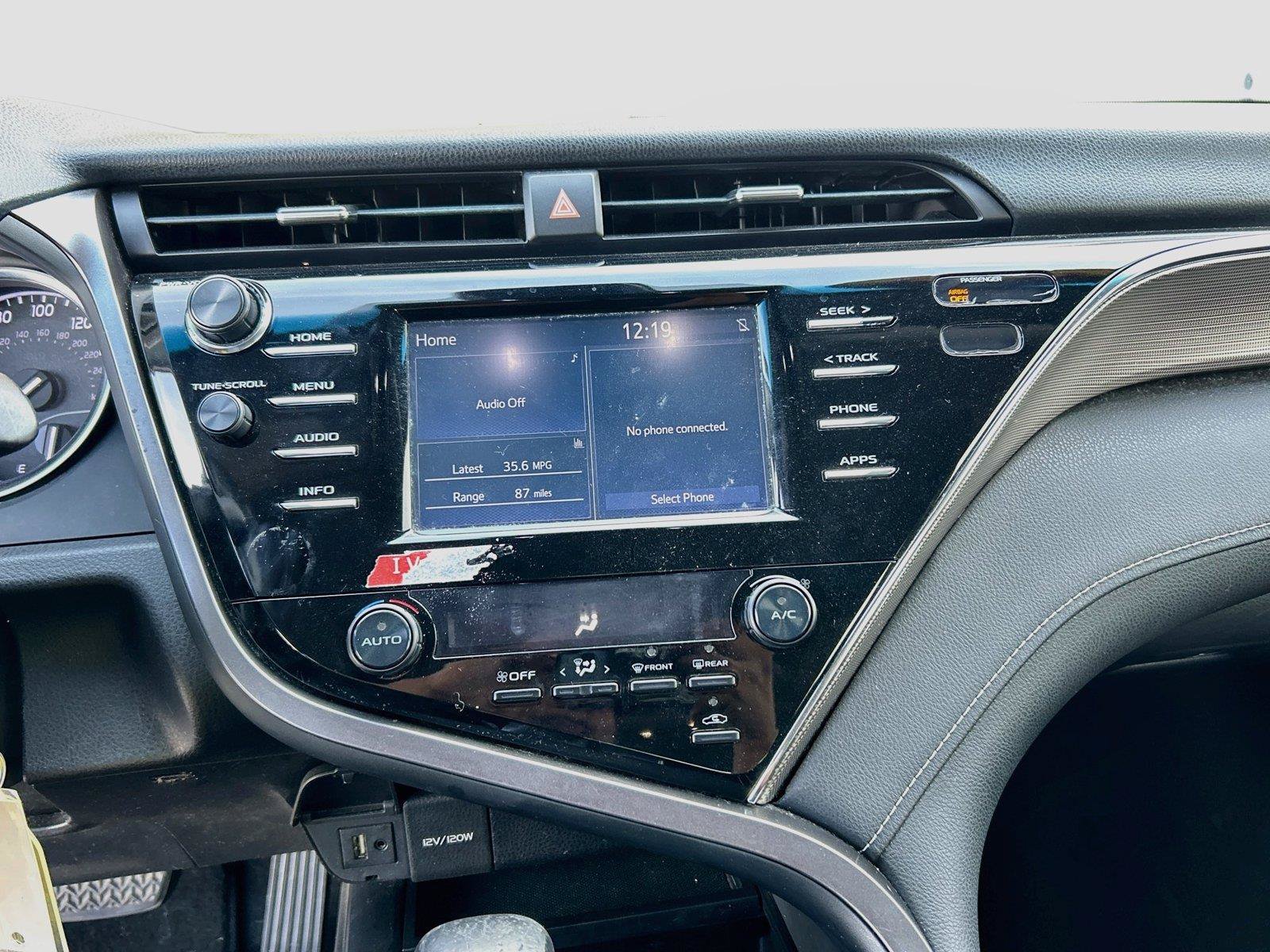 Used 2018 Toyota Camry SE w/ Moonroof Package FWD image 26