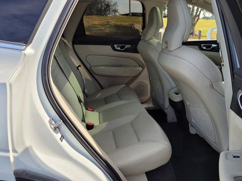 Used 2020 Volvo XC60 T6 Momentum w/ Protection Package image 15