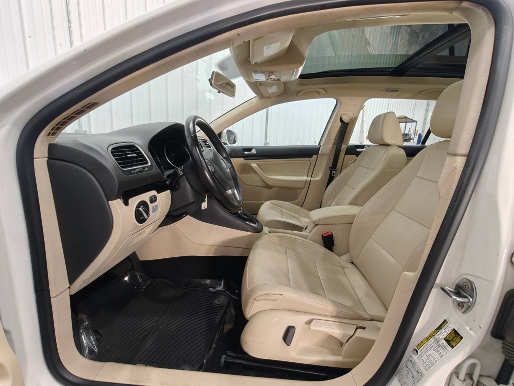 Used 2013 Volkswagen Jetta TDI FWD image 25