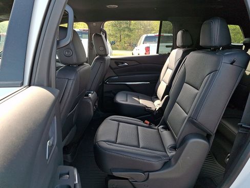 New 2026 Chevrolet Traverse LT w/ Driver Confidence Package AWD/4WD image 8