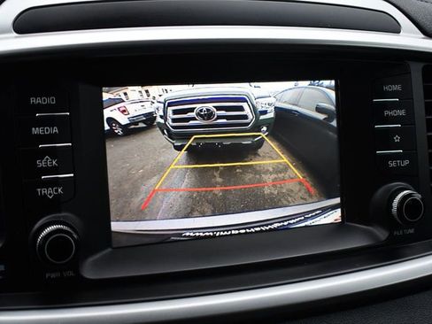 Used 2020 Kia Sorento LX image 45