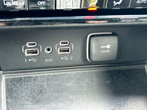 Used 2024 Jeep Grand Cherokee Altitude AWD/4WD image 31