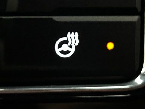 Used 2024 GMC Yukon XL Denali Ultimate image 9