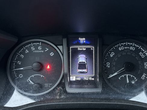 Used 2019 Toyota Tacoma TRD Off-Road w/ Technology Package image 11