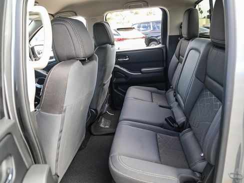 Used 2025 Nissan Frontier SV w/ SV Convenience Package RWD image 18