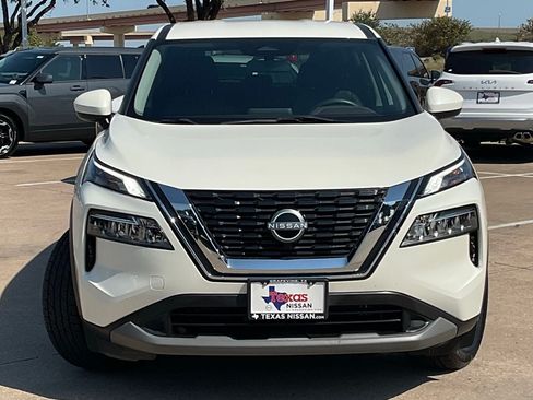 Used 2023 Nissan Rogue SV FWD image 2