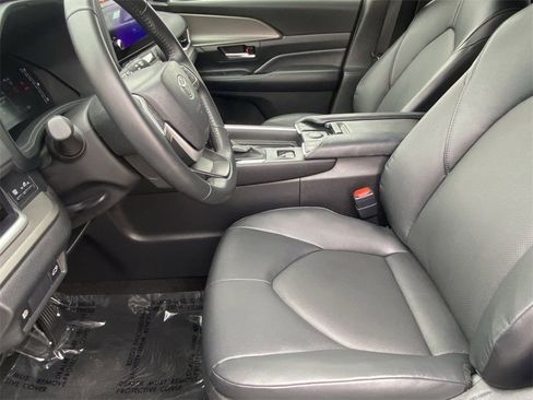 Certified 2025 Toyota Grand Highlander XLE image 21