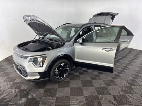 Used 2023 Kia Niro Wind w/ Wind Preserve Package FWD image 10