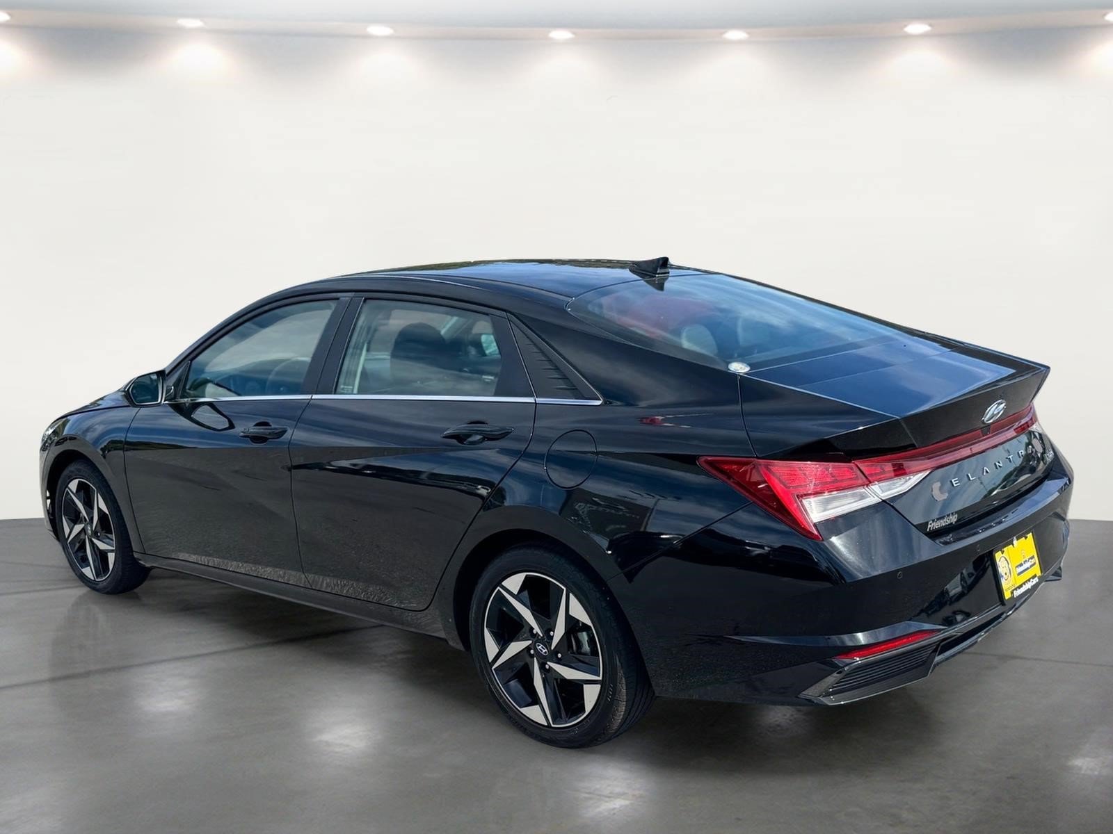 Used 2023 Hyundai Elantra Limited FWD image 4