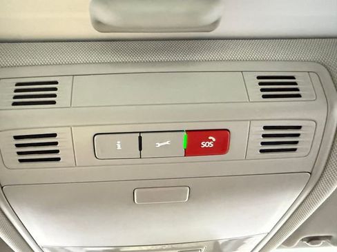 Used 2025 Volkswagen Jetta SE FWD image 22