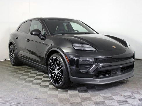 Used 2025 Porsche Macan 4 Electric image 9