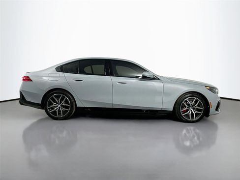 New 2026 BMW i5 eDrive40 w/ M Sport Package RWD image 4
