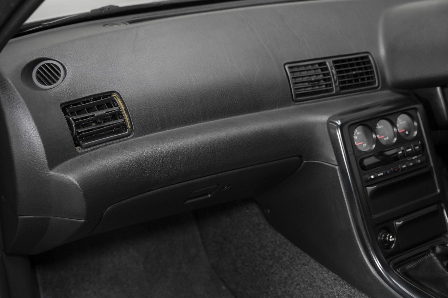 Used 1990 Nissan GT-R image 41